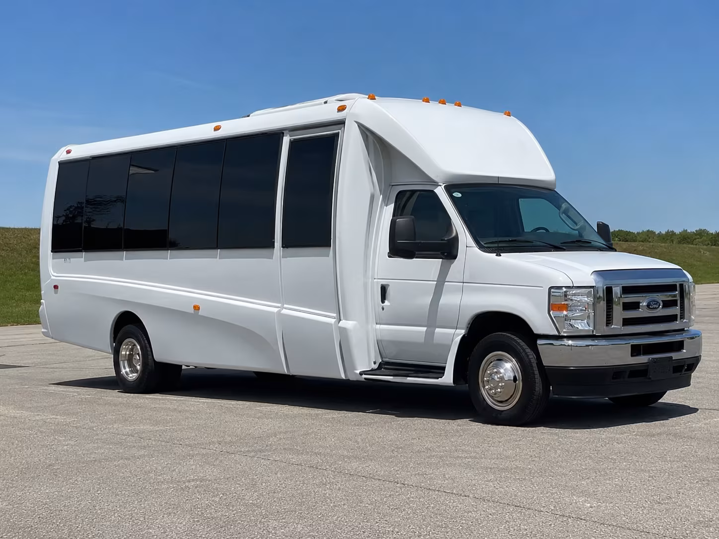 Encinitas Winery Tour & Pub Crawl Transportation party bus exterior