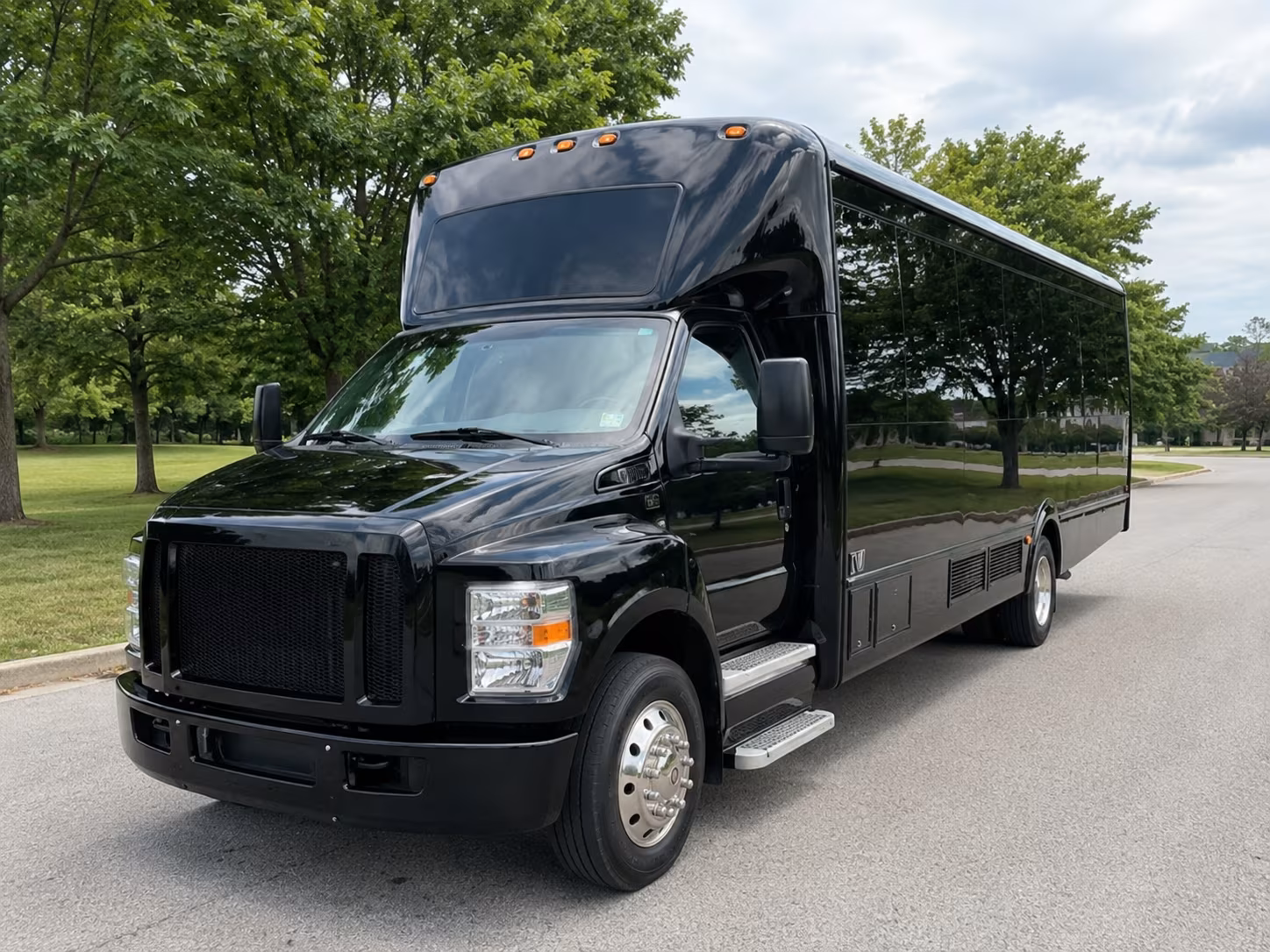 Encinitas Winery Tour & Pub Crawl Transportation party bus exterior